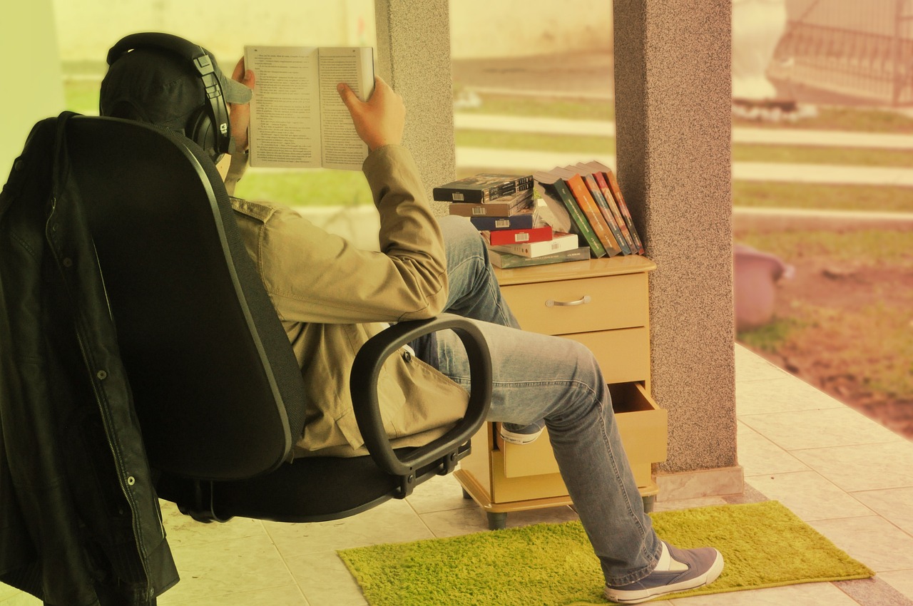 Die besten Bücher, Filme und Musik für Senioren: Entdecken Sie neue Kultur im Ruhestand